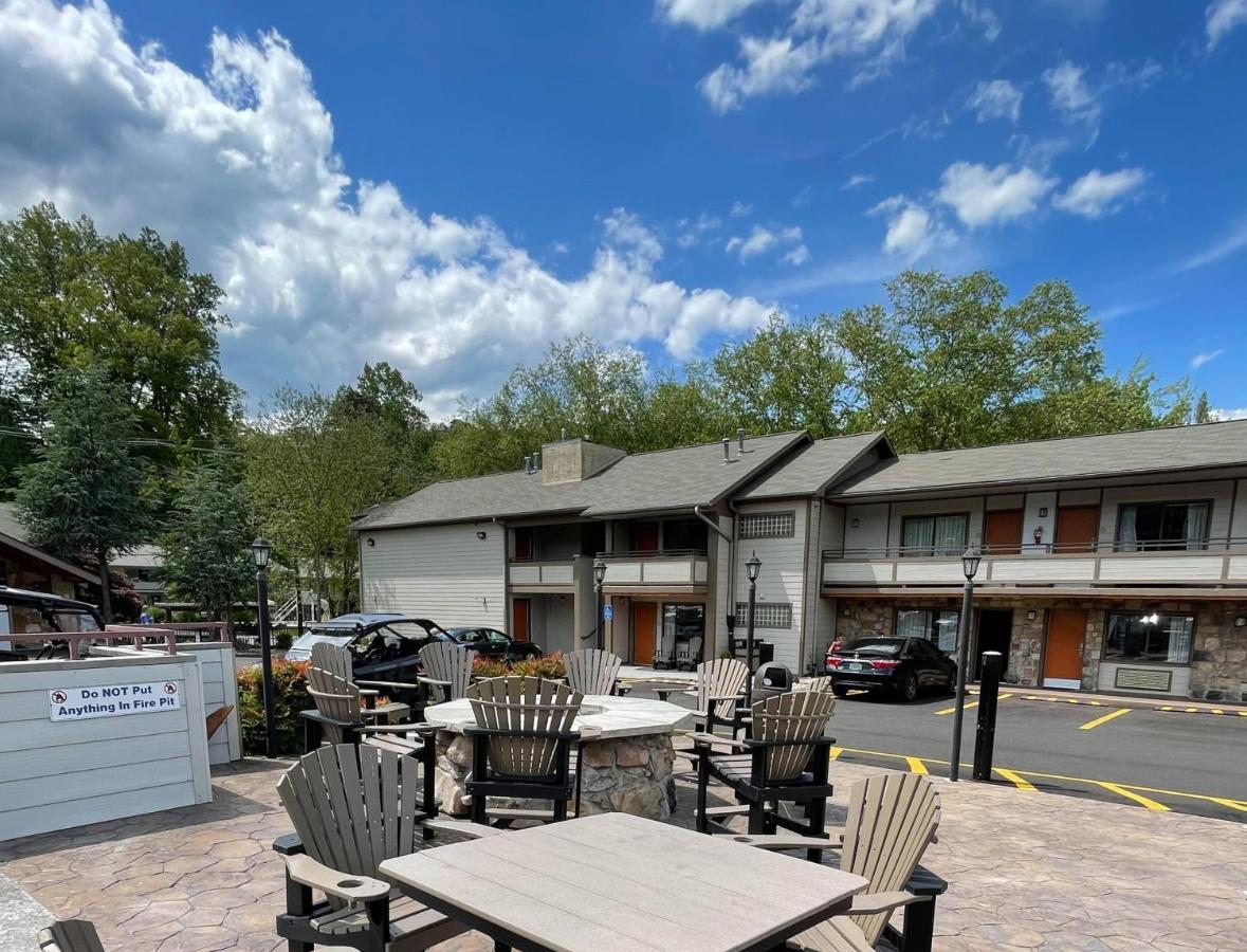 Howard Johnson By Wyndham Downtown Gatlinburg Exteriör bild